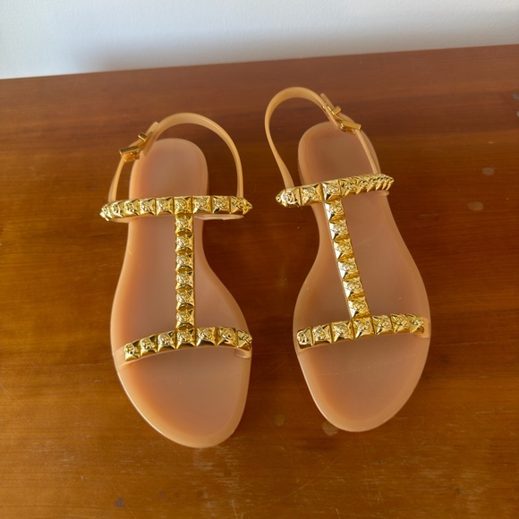 Stuart Weitzman - Picture 2 of 3